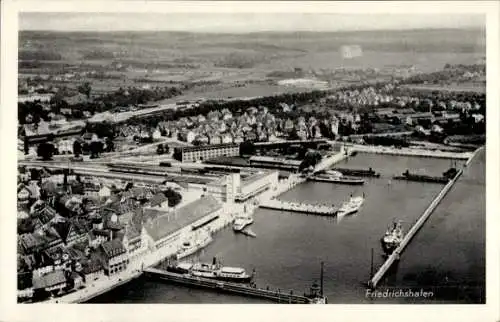 Ak Friedrichshafen am Bodensee, Fliegeraufnahme vom Ort