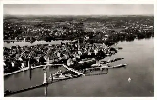 Ak Lindau in Bodensee Schwaben, Fliegeraufnahme vom Ort, Leuchtturm