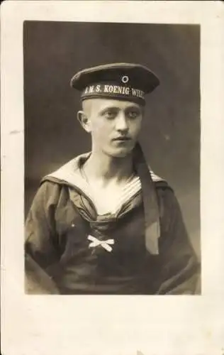 Foto Matrose der Kaiserlichen Marine, Portrait in Uniform, S.M.S. König Wilhelm