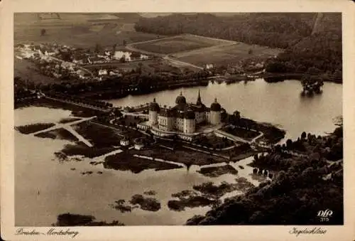 Ak Moritzburg in Sachsen, Jagdschloss, Luftbildaufnahme