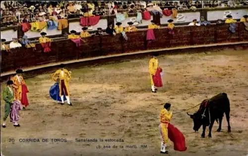 Ak Spanien, Stierkampf, Corrida de Toros, Senalanda la estocada, Torero