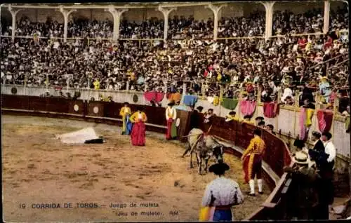 Ak Corrida de Toros, Juego de muleta, Stierkampf in der Arena, Torero