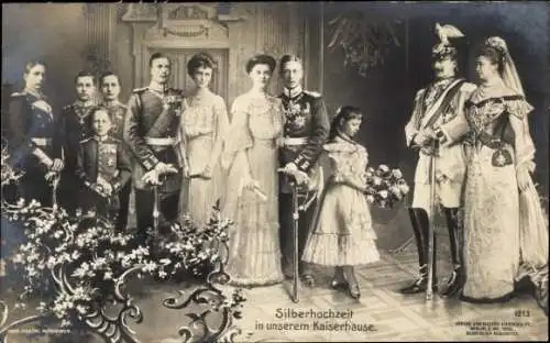 Ak Silberhochzeit Kaiser Wilhelm II, Kaiserin Auguste Viktoria, Kronprinzenpaar, Prinzen, Prinzessin