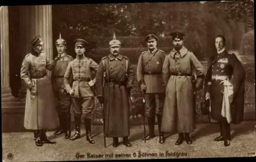 Ak Kaiser Wilhelm II. mit 6 Prinzen in Feldgrau, Uniformen, Kronprinz, Eitel Friedrich, Oskar