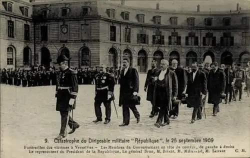 Ak Versailles Yvelines, Catastrophe du Dirigeable militaire Republique, Funerailles 1909, Politiker