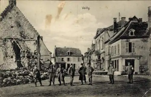 Ak Vailly sur Aisne, Zerstörtes Haus, Deutsche Soldaten