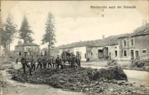 Ak Marchéville en Woëvre Meuse, Ortsansicht nach der Schlacht, deutsche Soldaten