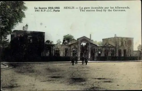 Ak Senlis Oise, Bahnhof von den Deutschen beschossen