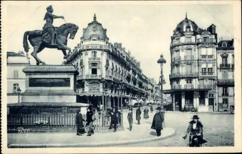 Ak Orléans Loiret, Place du Martroi, Statue von Jeanne d'Arc