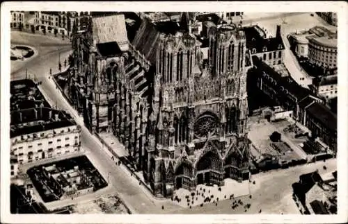 Ak Reims-Marne, Kathedrale, aus dem Flugzeug gesehen