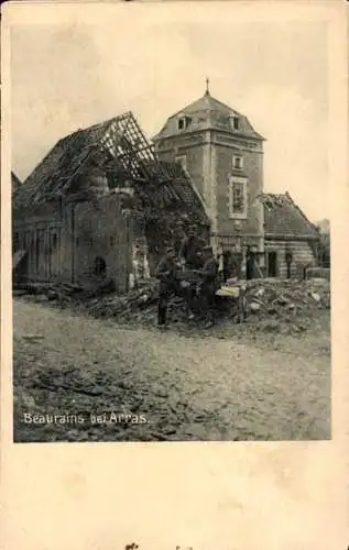 Ak Beaurains bei Arras Pas de Calais, Soldaten in den Haustrümmern