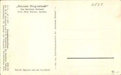 Ak Berlin Spandau, Besonnte Morgenstunde, Partie am Rathaus, Torbogen