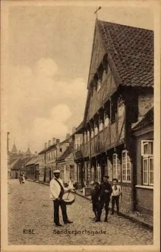 Ak Ribe Dänemark, Sonderportsgade,Trommler, Kinder, Fachwerkhaus