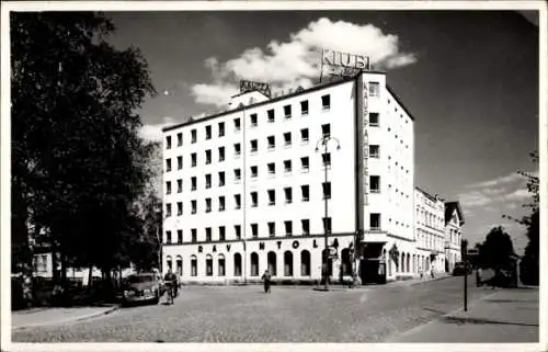 Foto Ak Finnland, Klub, Hotel, Straße, Passanten