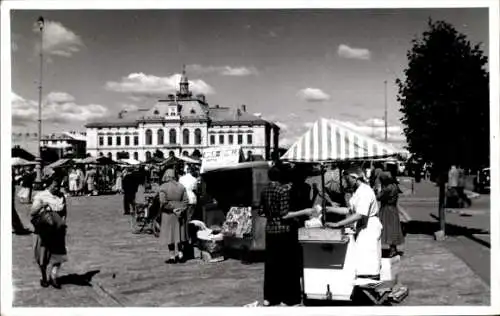 Ak Kuopio Finnland, Marktleben, Rathaus