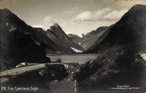 Ak Fjærland in Norwegen, Bergpanorama, Fjord