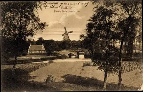 Ak Emden in Ostfriesland, Nordertor, Windmühle, Brücke