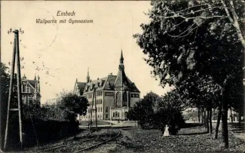 Ak Einbeck in Niedersachsen, Wallpartie mit Gymnasium