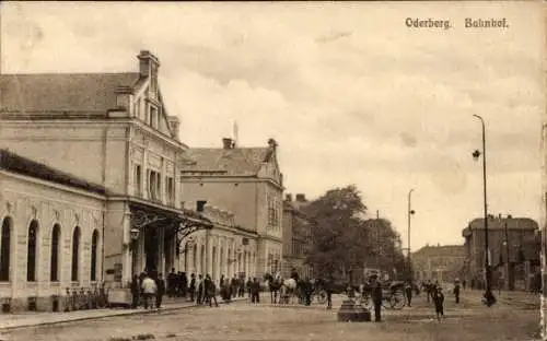 Ak Oderberg in der Mark, Bahnhof, Vorplatz