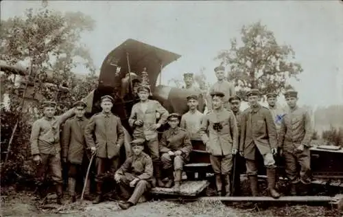 Foto Ak Deutsche Soldaten in Uniform, Geschütz