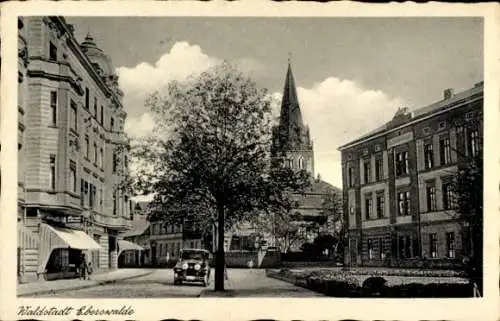 Ak Eberswalde in der Mark, Straßenpartie, Kirche