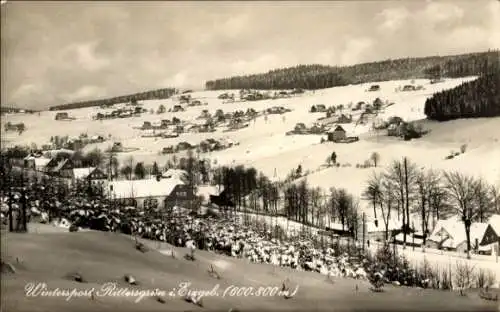 Ak Rittersgrün Breitenbrunn im Erzgebirge, verschneite Häuserdächer, Tannenbäume und eine hüge...