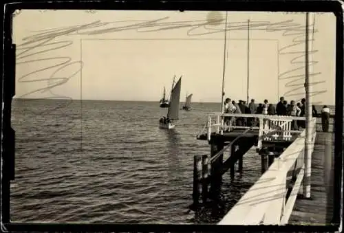 Foto Seeheilbad Zingst an der Ostsee, Seebrücke, Segelboote