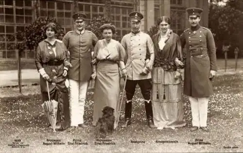 Ak Kronprinz Wilhelm v. Pr., Cecilie, August Wilh., Eitel Friedr., Alexandra Viktoria, Sophie Charl.