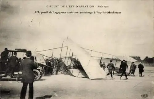 Ak Issy les Moulineaux Hauts de Seine, Flugzeug von Legagneux nach seiner Landung