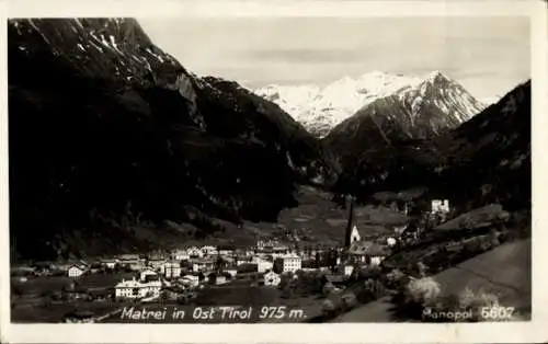 Ak Windisch Matrei in Osttirol, Schwarz-weiß Foto von Matrei in Osttirol mit Bergen im Hinterg...