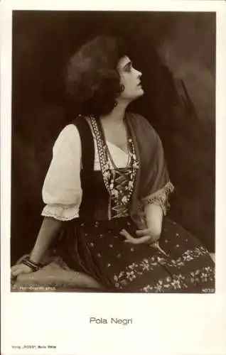 Ak Schauspielerin Pola Negri, Portrait