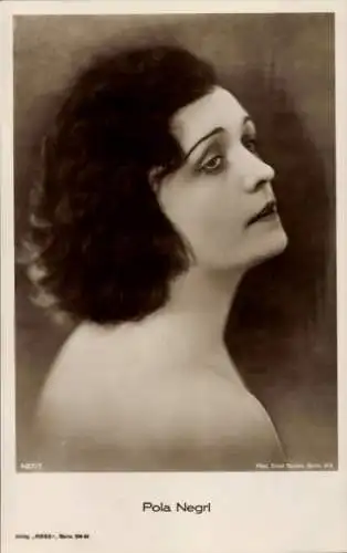 Ak Schauspielerin Pola Negri, Portrait im Profil