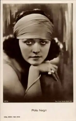 Ak Schauspielerin Pola Negri, Portrait