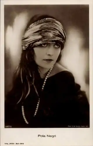 Ak Schauspielerin Pola Negri, Portrait