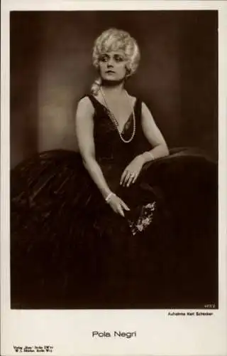 Ak Schauspielerin Pola Negri, Portrait