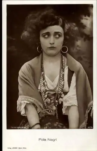 Ak Schauspielerin Pola Negri, Portrait