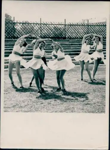 Foto Berlin, Bewag-Sportplatz, Tanz der Jugend, Massenübung Weltfestspiele 29.7.1951, Sportschau