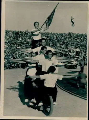 Foto Berlin, Walter-Ulbricht Stadion, GST Bezirke Dresden und Karl Marx Stadt, Vorführung 5.6.1954