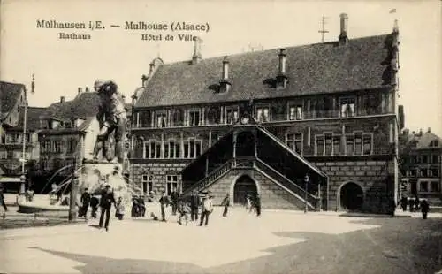 Ak Mulhouse Mülhausen Elsass Haut Rhin, Rathaus, Passanten auf dem Platz