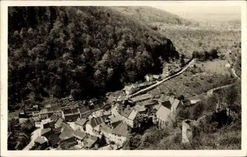 Ak Ferrette Pfirt Elsass Haut Rhin, Schwarz-weiß Foto einer Ortschaft mit vielen kleinen Häuse...