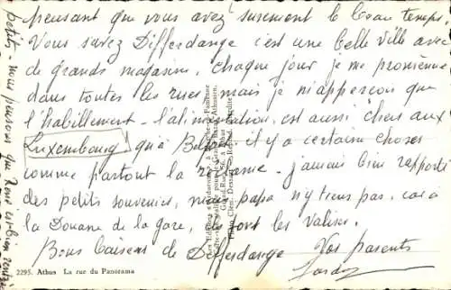 Ak Differdange Differdingen Luxembourg,  Straßenszene mit Radfahrer