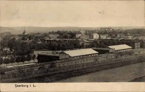 Ak Saarburg an der Saar Bezirk Trier, Saarburg i. L., ein schwarz-weiß Foto zeigt eine Stadtan...