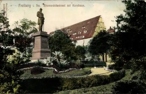 Ak Freiberg in Sachsen, Bismarckdenkmal mit Kornhaus.