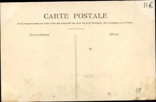 Ak Le Dirigeable "Ville de Paris" traversant Lagny, se rendant a Verdun