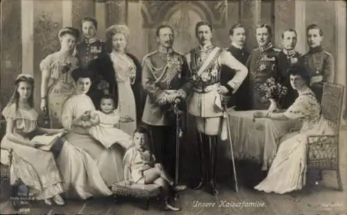 Ak Die deutsche Kaiserfamilie, Kaiser Wilhelm II, Kaiserin Auguste Viktoria, Kronprinz, Cecilie