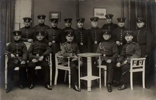 Foto Ak Zwickau in Sachsen, Deutsche Soldaten in Uniform, Gruppenbild