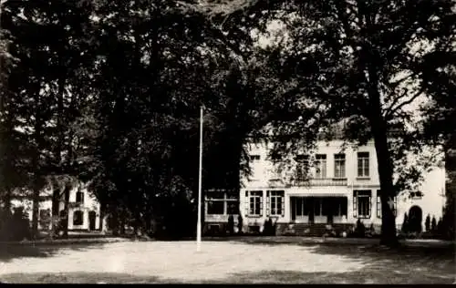 Ak Ulvenhout Nordbrabant Niederlande, Hoofdgebouw met Koetshuis