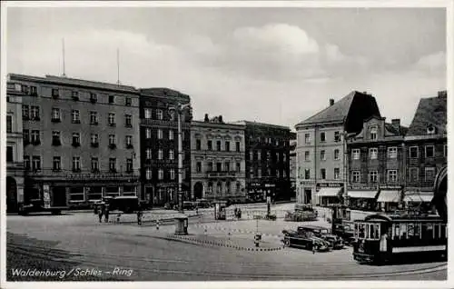 Ak Wałbrzych Waldenburg Schlesien, Ring, Gebäude, Straßenbahn, Autos