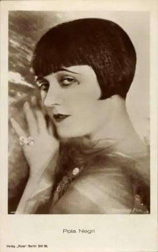 Ak Schauspielerin Pola Negri, Portrait