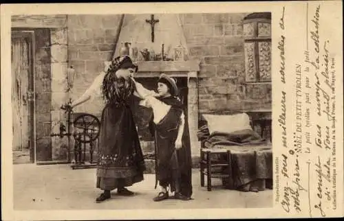 Ak Tirol, Kinder in Tiroler Tracht, Wohnstube, Spinnrad